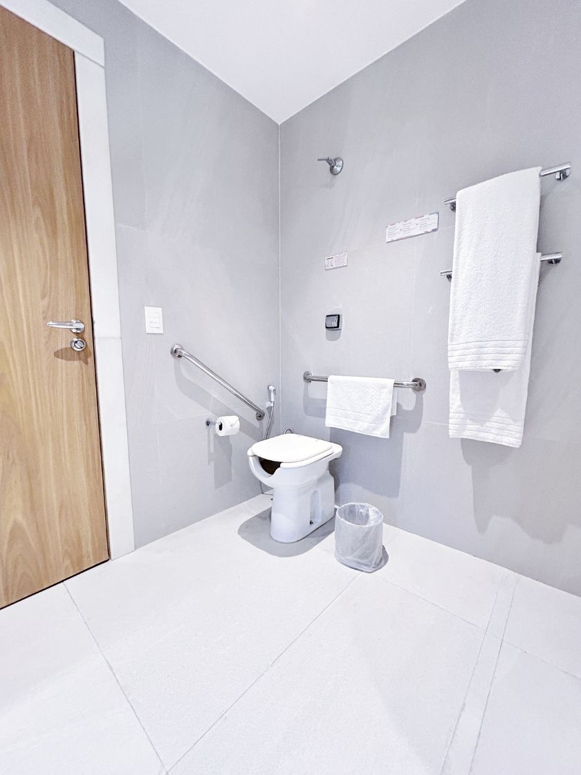 MAR-IPANEMA-HOTEL-QUARTO-Luxo-PNE-Banheiro-1