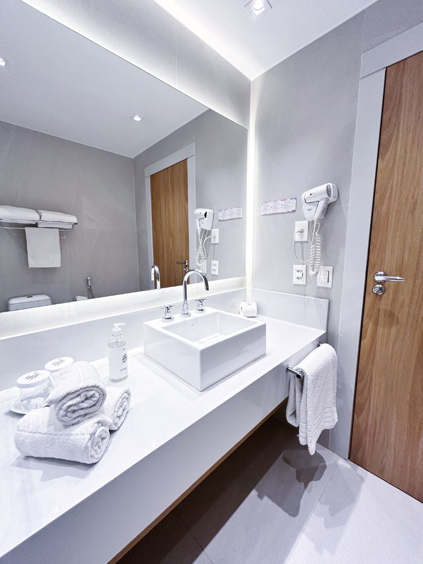 MAR-IPANEMA-HOTEL-QUARTO-Luxo-Triplo-Banheiro