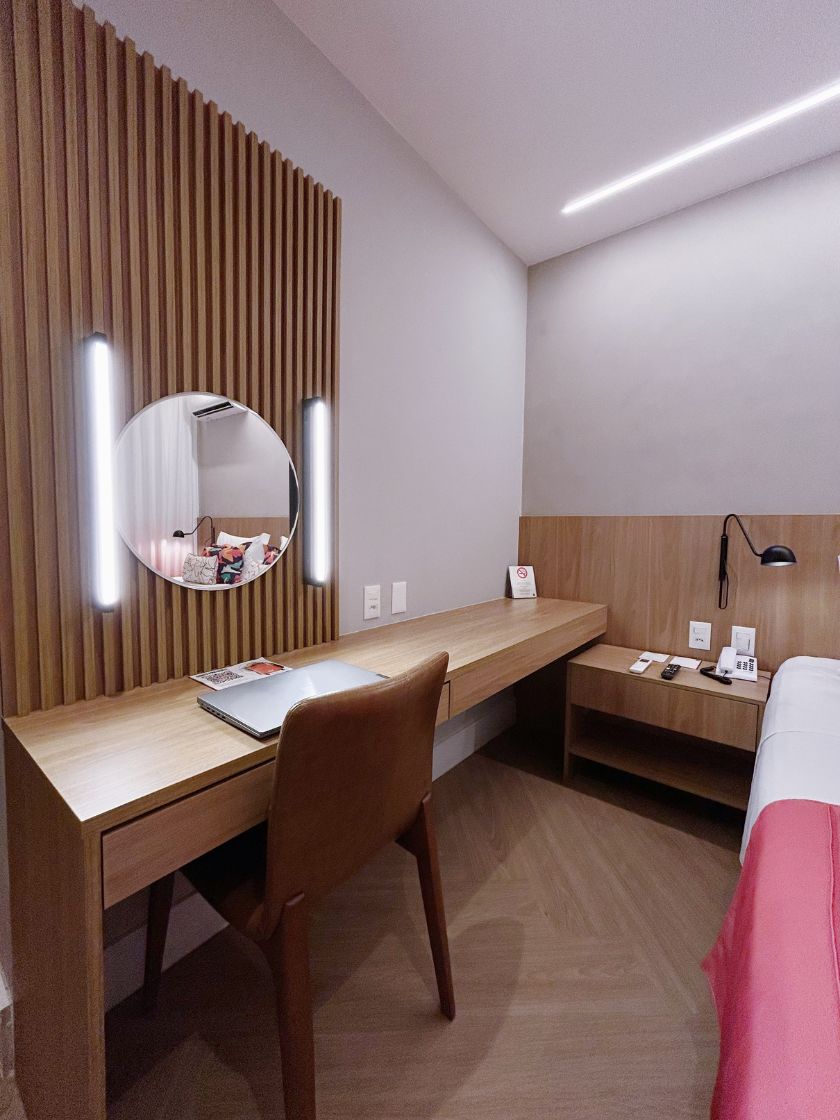 MAR-IPANEMA-HOTEL-QUARTO-Standard-Superior-Casal-Mesa-de-Trabalho