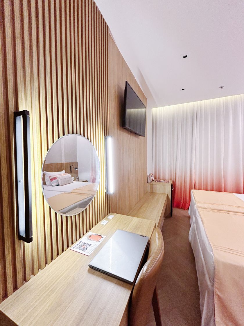 MAR-IPANEMA-HOTEL-QUARTO-Triplo-Cama-Casal-Solteiro-Mesa-de-Trabalho